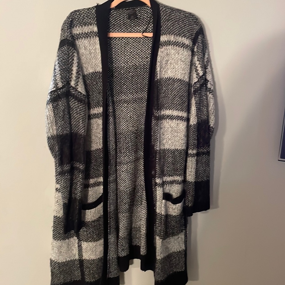 Black and white plaid knee length sweater. Madison Lilly size 1X